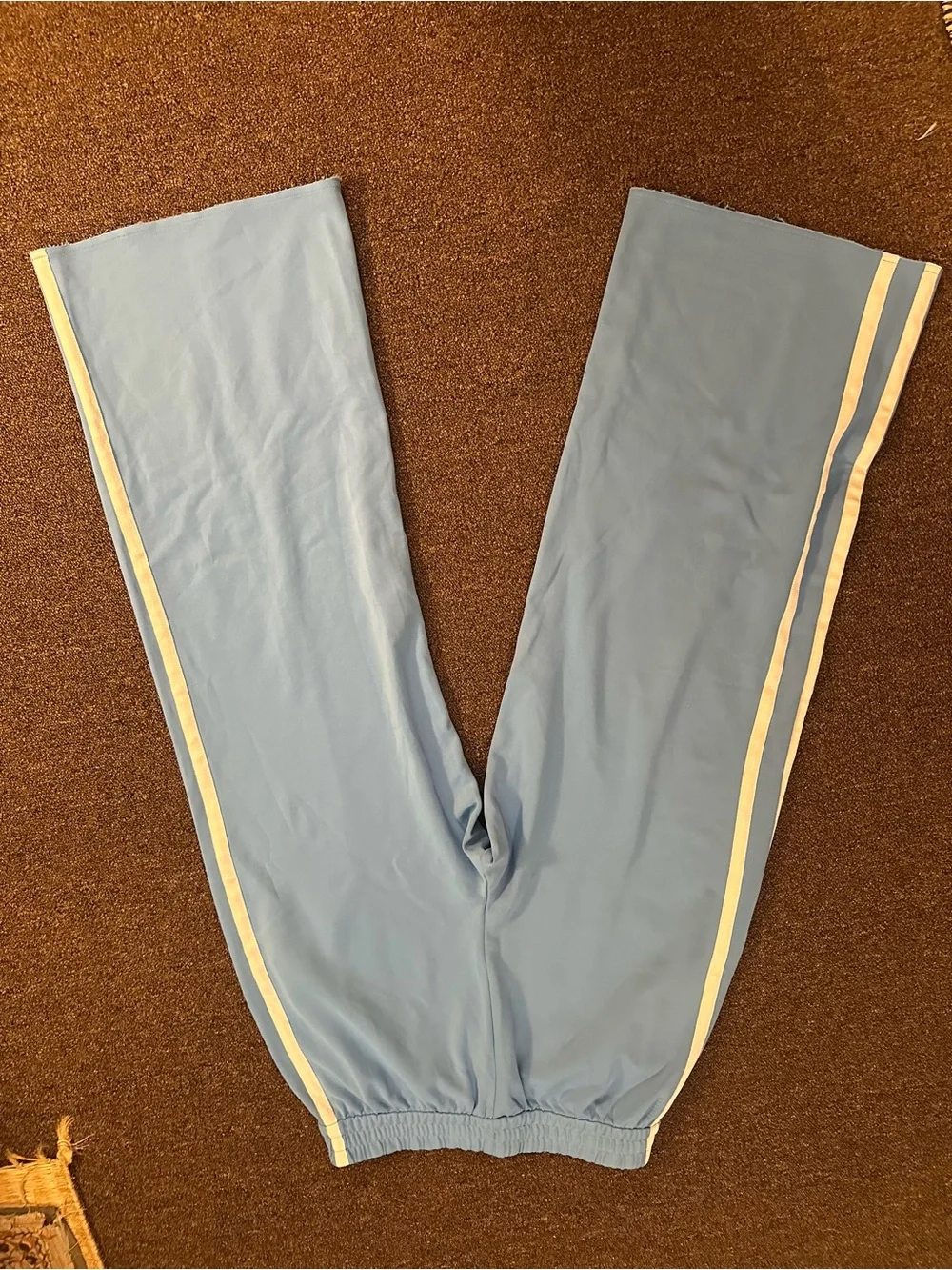 Wide-Leg Athletic Track Pants in Sky Blue with Side Stripes - Picture 4 of 7